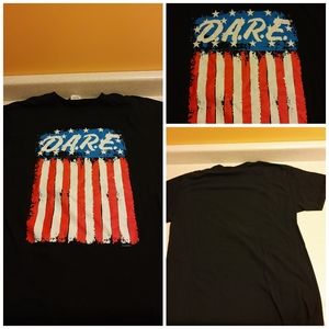 D. A. R. E. T-shirt (M)
